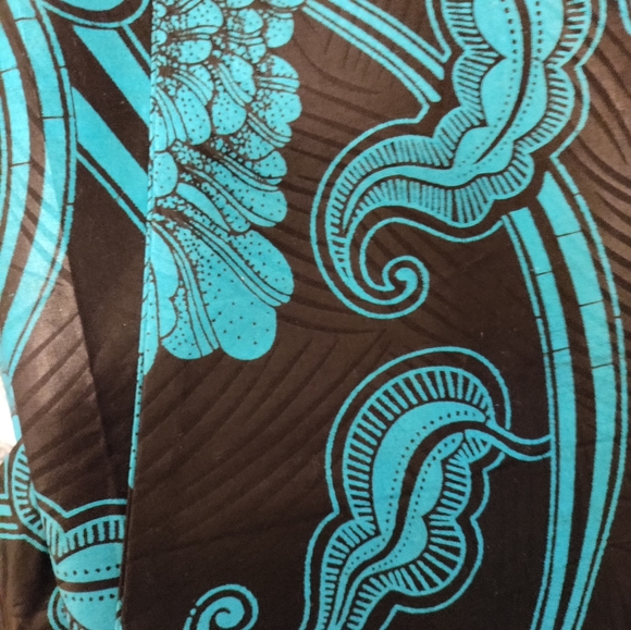 Matching Bed scarf, throw pillows, wall art - Picture 3 of 7